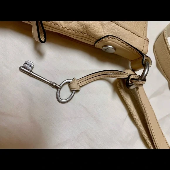 Fossil Live Long Vintage 1954 Blonde Leather Brass Key Adjustable Crossbody Bag - Picture 4 of 13